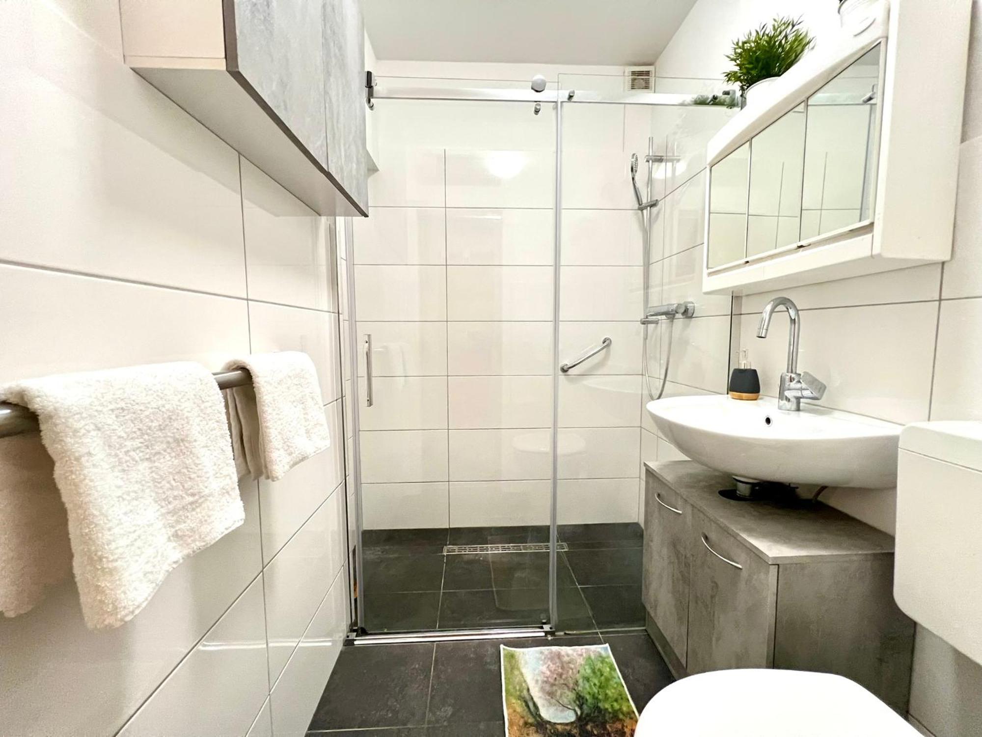 Comfy Apartment Mit Garten In Koeln Buitenkant foto
